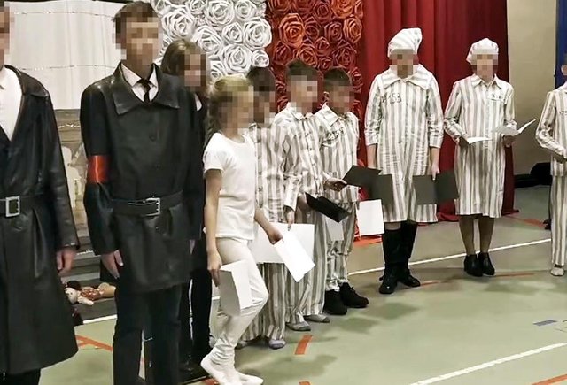 Обложка Польские дети сыграли роли пленных и надзирателей Освенцима в школьном спектакле