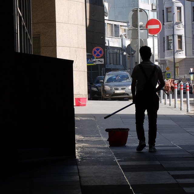 «Мой сын — дворник»: так ли страшно то, чего боится каждый второй родитель?