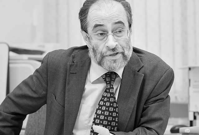 «Москва тратит миллионы на интерактивные панели, а в других школах до сих пор туалеты типа „сортир“»