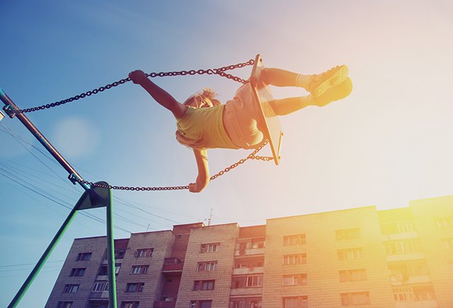 Почему мы так боимся отпускать детей в город