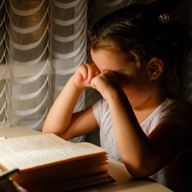 Школьник плачет во время выполнения домашки: можно ли как-то изменить ситуацию