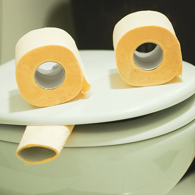 Ученики курят в школьных туалетах, администрация закрывает на это глаза: что делать родителям