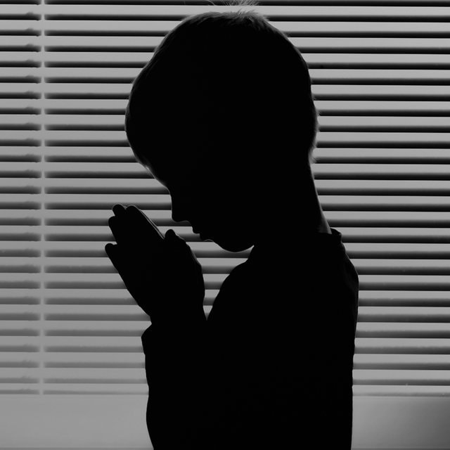 «Мама должна любить Бога больше, чем меня»: подросток – о детстве в религиозной секте