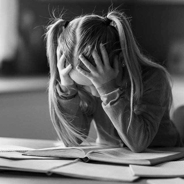 Мне нужна помощь психолога, но родители против и винят в проблемах переходный возраст: что делать?