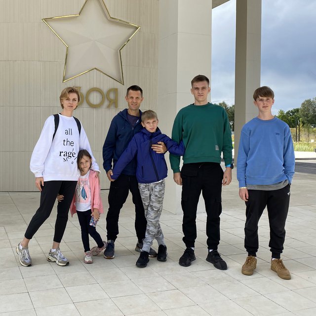 «Отнимать и запрещать телефоны бессмысленно». Правила воспитания главного архитектора Москвы Сергея Кузнецова