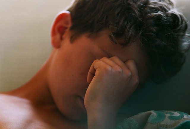 Приемному сыну 12 лет. Ничего не делает — чувствую себя прислугой. Хочу сдать его в интернат. Что мне делать?