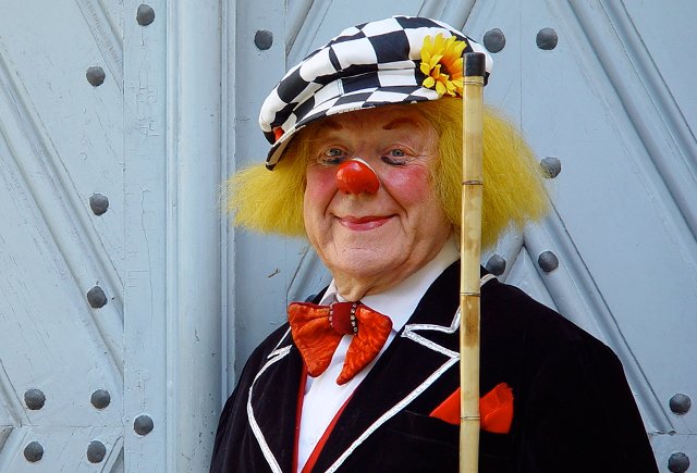 «Когда взрослеешь — начинаешь врать и выкручиваться. Так из души пропадает детство»