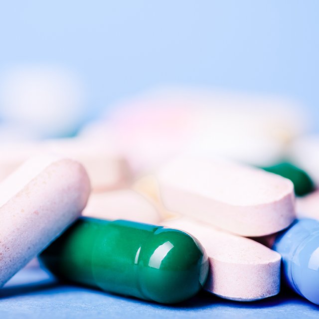 «Почему мы должны занимать таблетки друг у друга, хотя во всём мире они продаются по рецепту в обычных аптеках?»