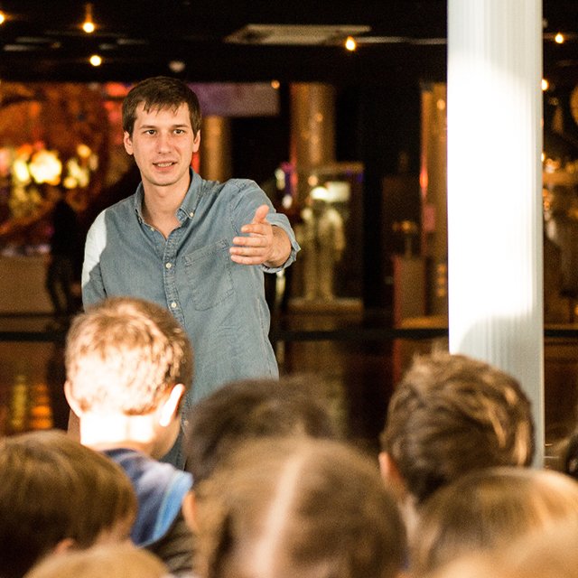 «Иногда общаюсь с учеником и понимаю: ему 15 лет, а он, блин, умнее меня»