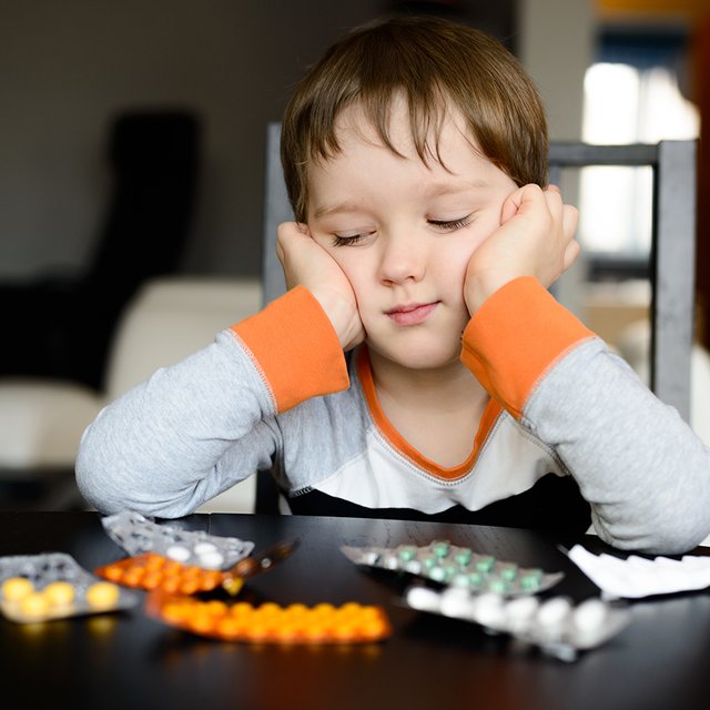 Блогеры заявляют: сироп от кашля и капли в нос опасны для детей. Так ли это на самом деле