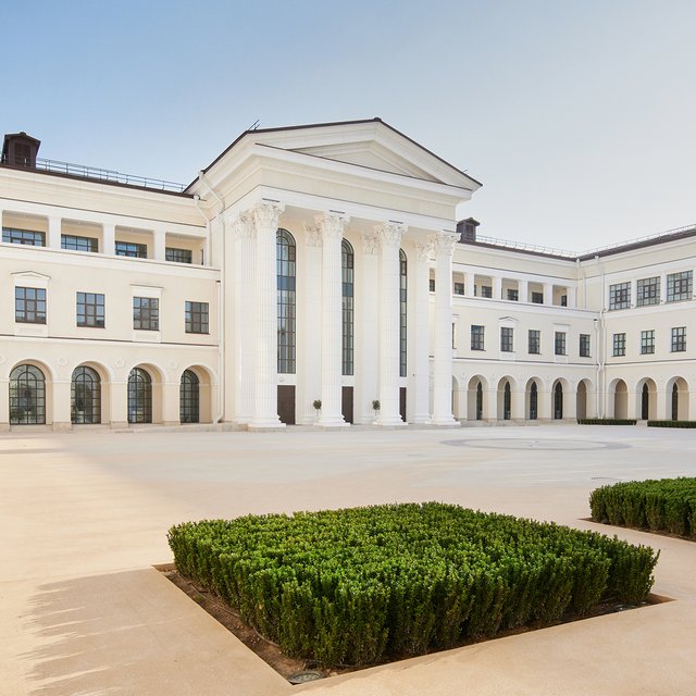 8 необычных школ России: для будущих строителей, в волшебном замке, со своей конституцией и не только