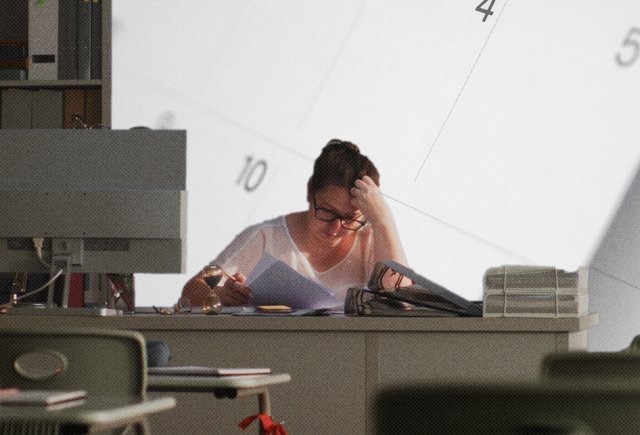 Я учитель, увольняюсь из школы. Сколько дней мне нужно отработать и может ли директор увеличить этот срок?