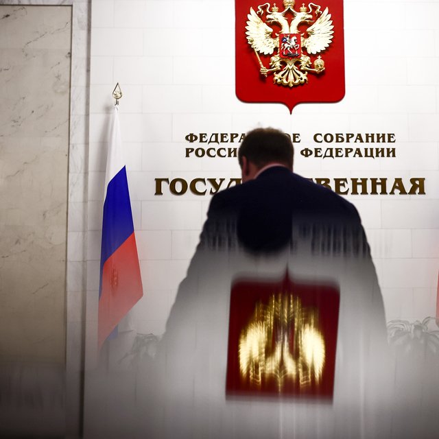 Явка в военкомат без повестки, борьба с ЛГБТ, нацкалендарь прививок. Госдума — о детях и родителях