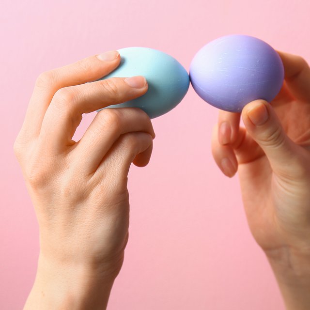 Зачем на Пасху все бьются яйцами?