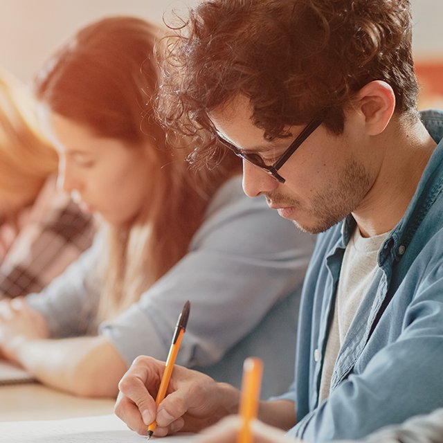 Может ли вуз набирать студентов на программу без аккредитации?