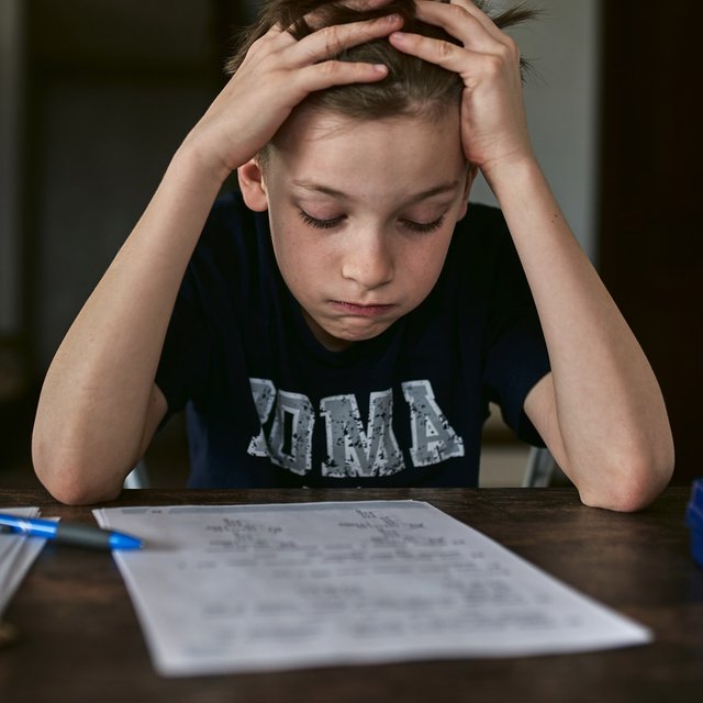 Сын в 11 лет очень долго делает домашку и постоянно отвлекается: как ему помочь?