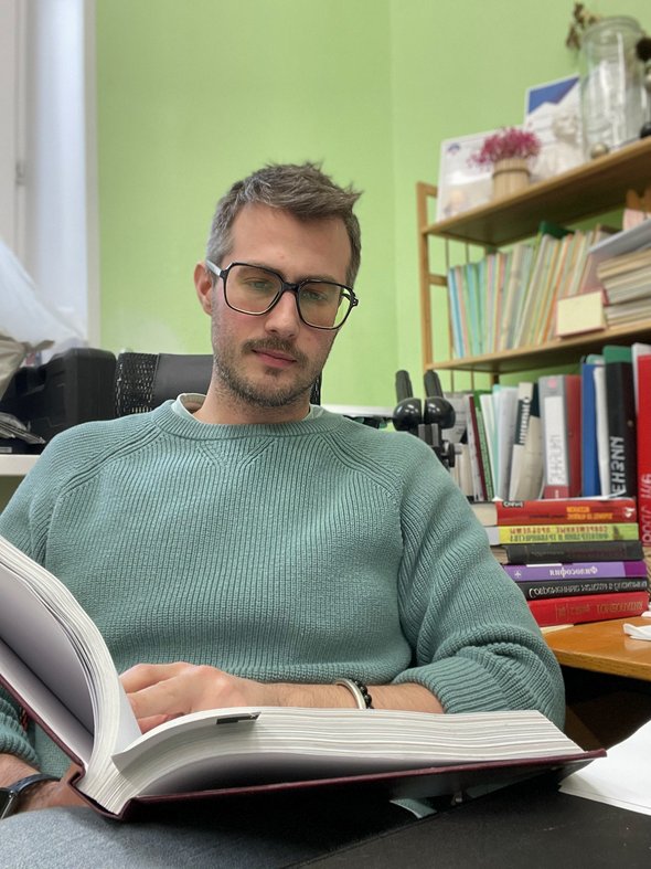 Александр Гуленков — молодой кандидат фармацевтических наук, ведущий научный сотрудник и доцент московского вуза. Как на самом деле надо писать диплом