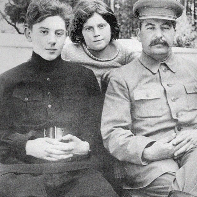 Как не срываться, когда делаешь с ребёнком уроки, и где учились дети Сталина