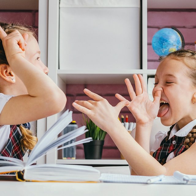 Не слушают родителей, срывают уроки, хамят учителям — что происходит с детьми (и со взрослыми тоже)