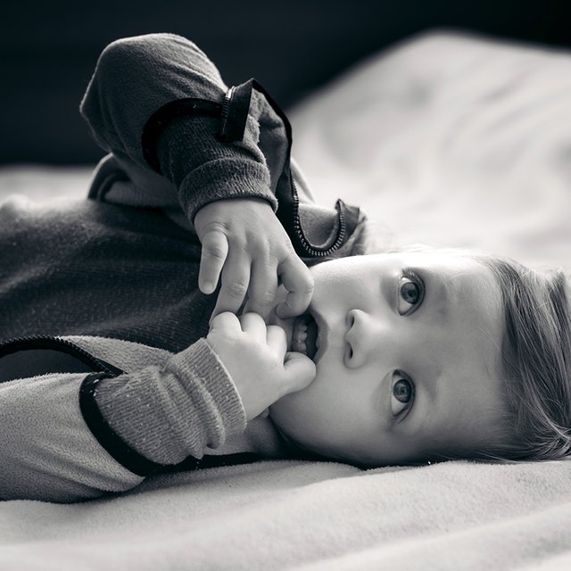 Почему ребёнок ходит во сне, надо ли его будить и как это лечить. Сомнолог — о детском лунатизме