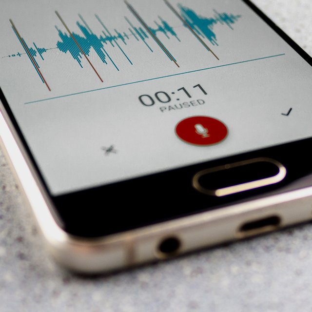 Имеет ли право родитель записать на телефон речь учителя на родительском собрании?