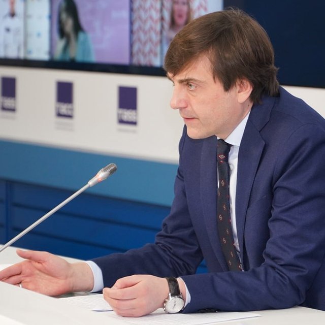 Меньше бумажной работы и больше патриотизма: министр просвещения – о переменах в школе