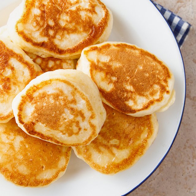 Пышные оладьи с секретной начинкой: простой рецепт от девочки-подростка