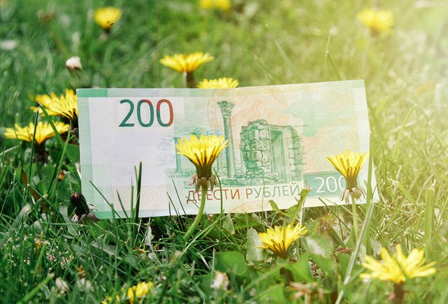 «Двухста» или «двухсот» рублей? Как говорить правильно