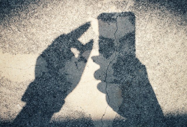 Я просила маму не читать мои личные переписки, но она продолжает. Что делать?
