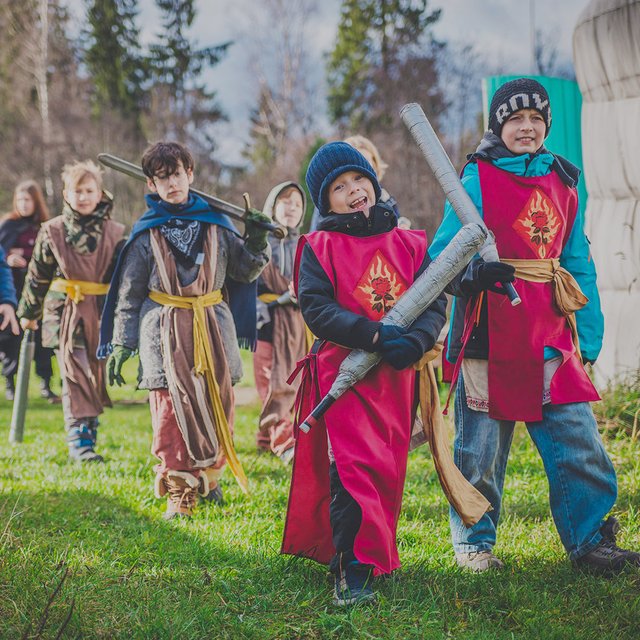 Отряд сэра Хью: как устроены детские ролевые лагеря и почему подросткам полезно переодеваться в эльфов