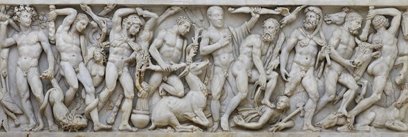 Передняя панель саркофага, изображающая подвиги Геракла