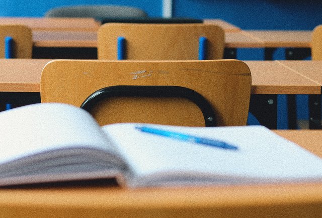 Может ли учитель пропустить рабочий день, если все уроки за неделю уже проведены?