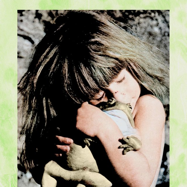 Дружила не с детьми, а со слонами и гепардами. Что стало с девочкой из фильма о жизни французов в Африке