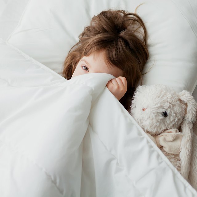 Девочка после стресса трогает свои половые органы: что происходит с ребёнком и как быть родителям