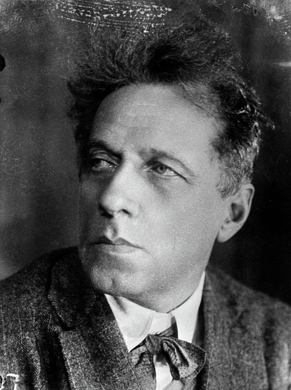 Карабас-Барабас — режиссер Всеволод Мейерхольд