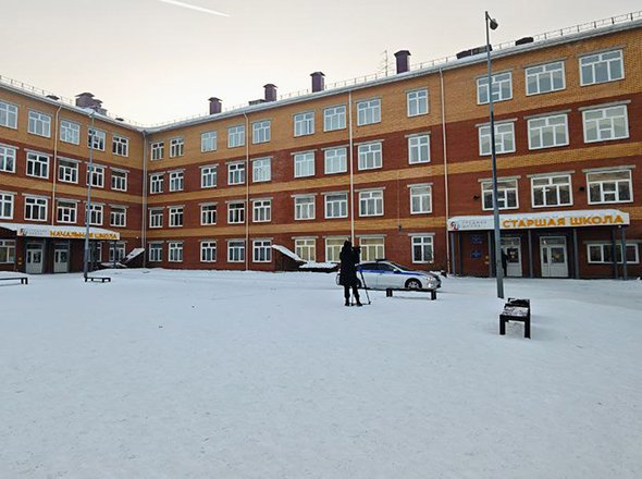 В Красноярске восьмиклассница устроила поджог в школе и напала на детей с молотком: что известно о ЧП
