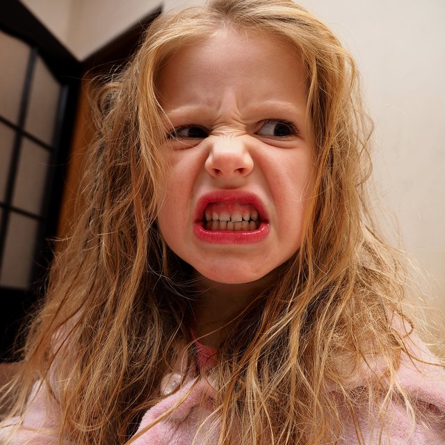 Внучка не слушается и устраивает истерики: что делать?