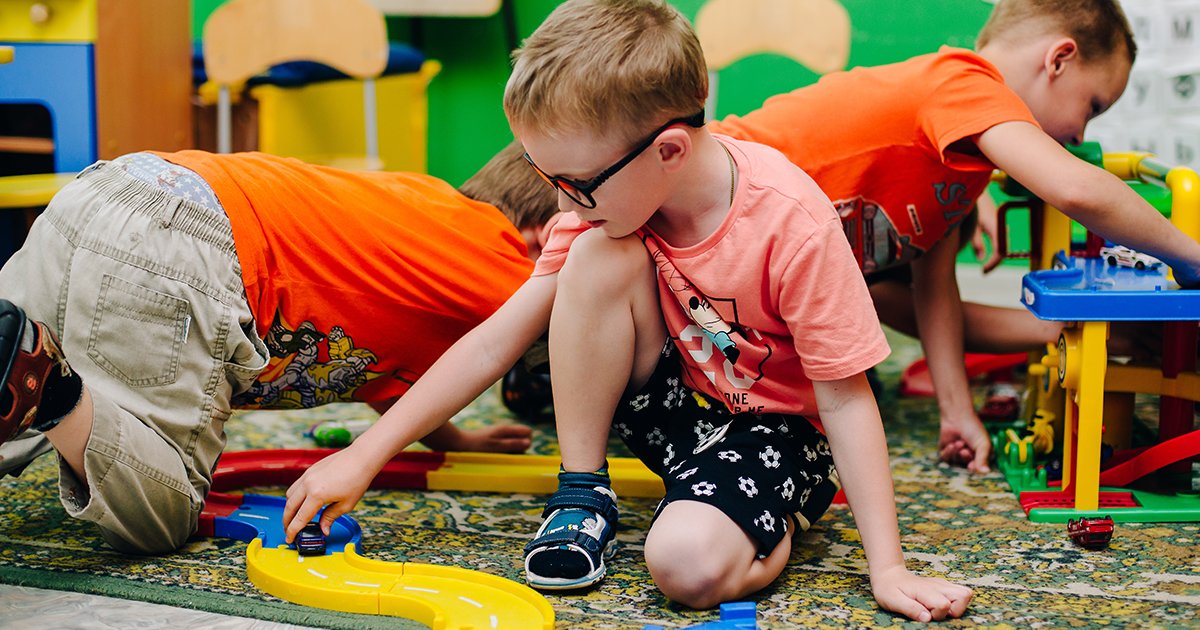 «Родители и так не видят детей и не занимаются ими»: будут ли детсады работать до 20:00