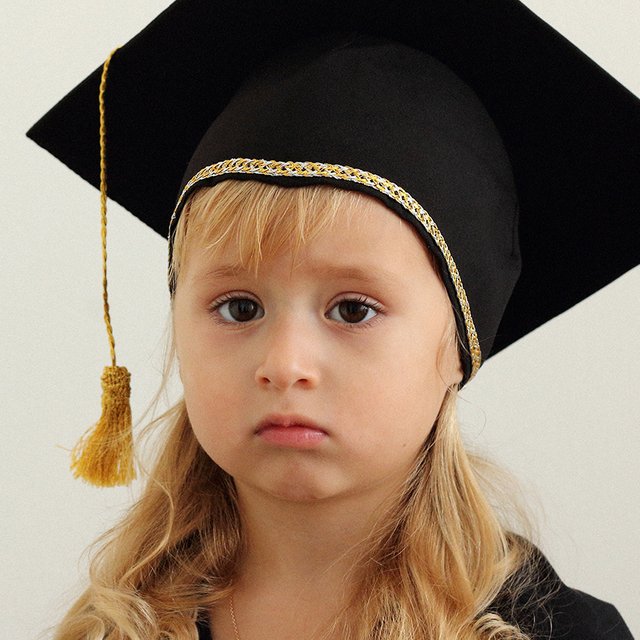 «Меня отдали в школу в 3 года»: две истории о «раннем развитии» и жизни после него