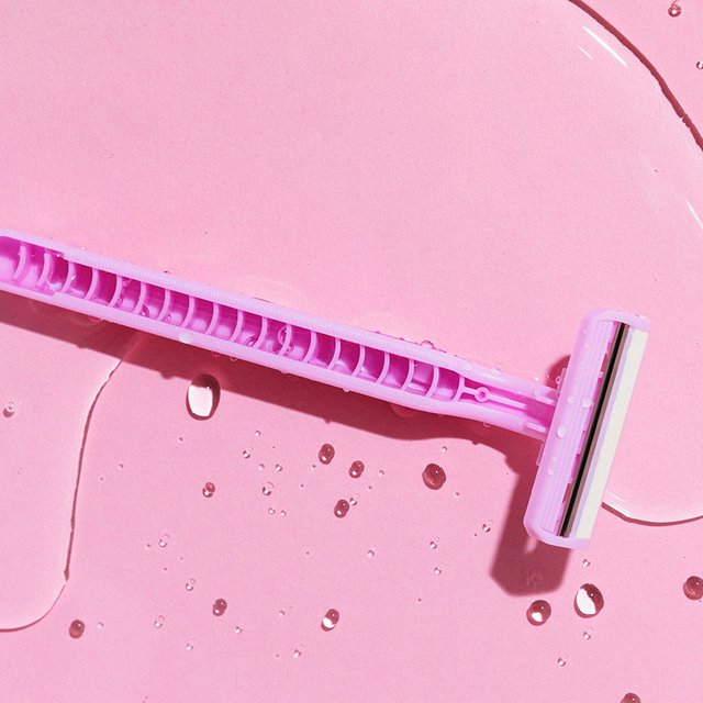 Можно ли в 12 лет брить волосы в зоне бикини?