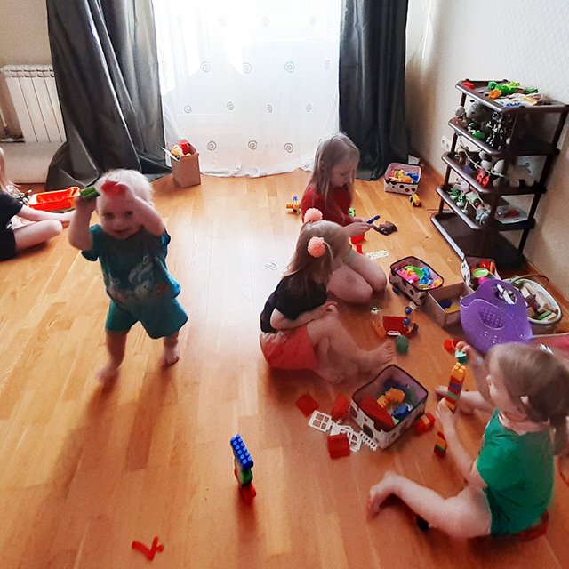 Семеро вундеркиндов в однушке: как живёт семья Алисы и Хеймдалля Тепляковых, которые в 8 лет сдали ЕГЭ