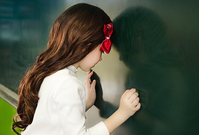 Ребёнок учится на тройки, нас заставляют поменять школу. Что делать?