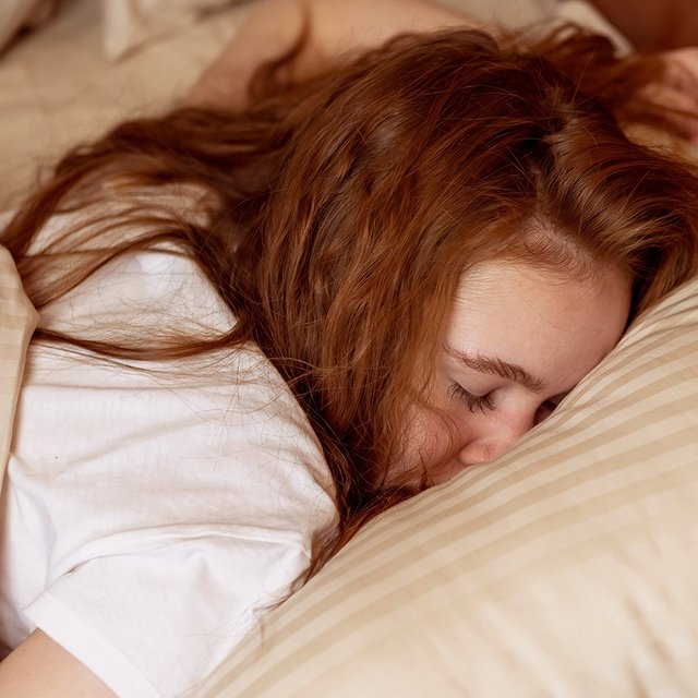 Сон на животе во время беременности: опасно это или нет