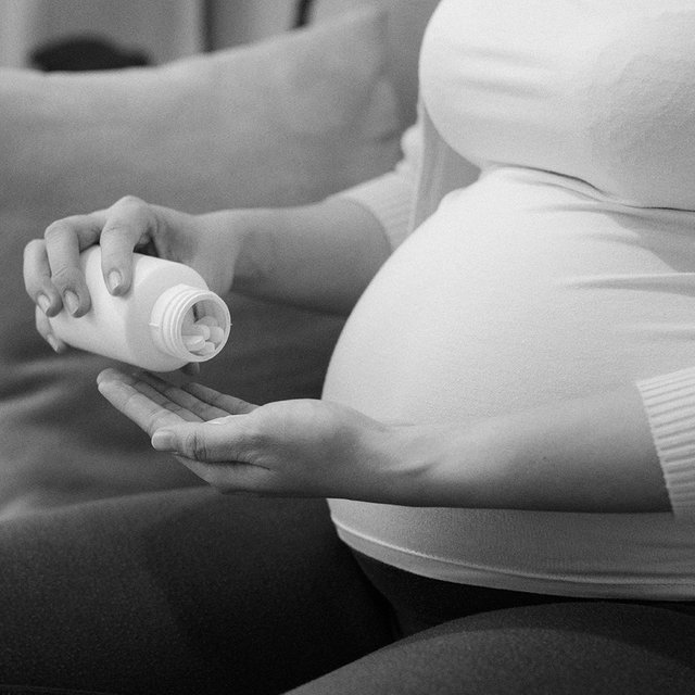 Тысячи детей умерли после рождения: как женщин лечили препаратом, опасным для мужчин