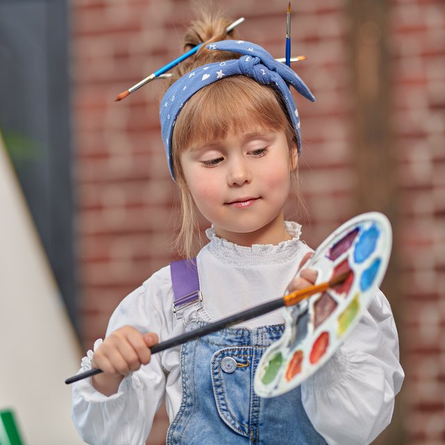 Мама считает, что у дочери нет таланта: нужно ли честно сказать об этом ребёнку