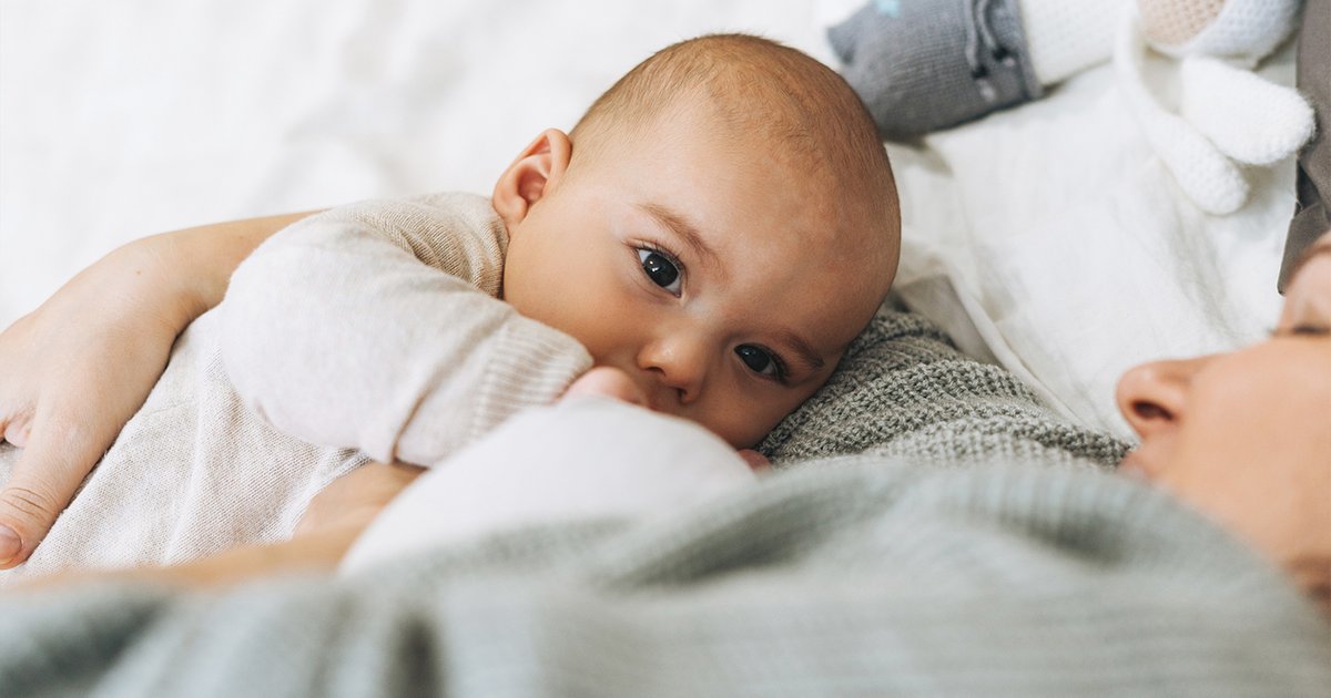 Срыгивания у новорожденных: когда они опасны