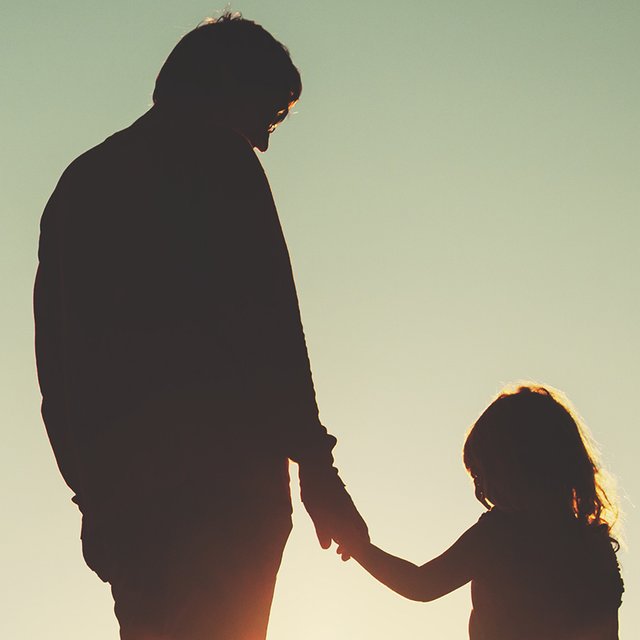 Отец против отчима: с кем должны оставаться дети после смерти матери