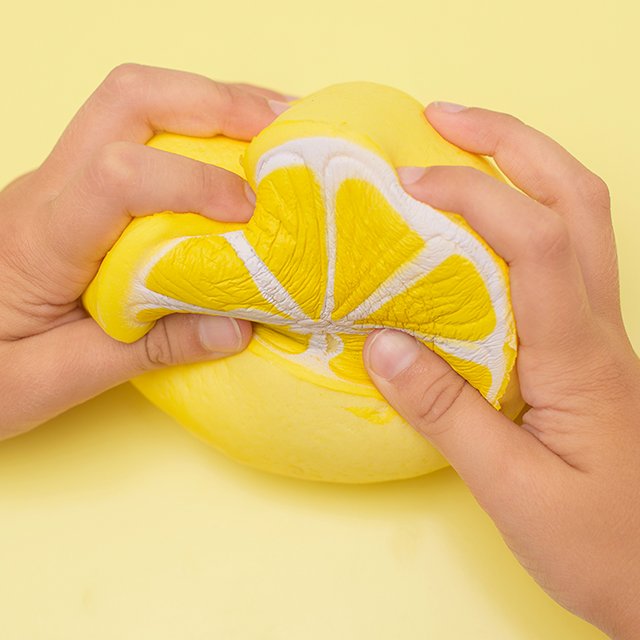 Сквиши, слаймы и Youtube: как приходит мода на странные игрушки