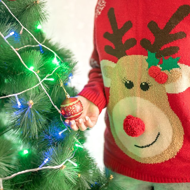 Как уродливый свитер с оленем стал символом зимних праздников