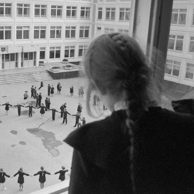 «Как на дрессированную обезьянку, показывали пальцем». Вундеркинд из 1990-х Ира Полякова — о своём детстве